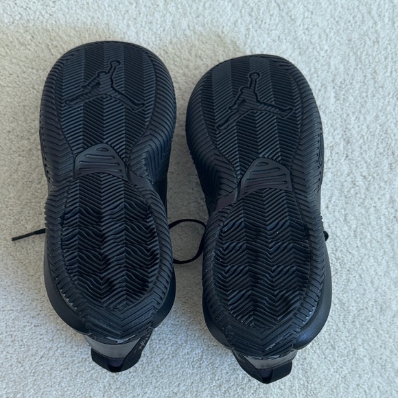 Athletic_Shoes
